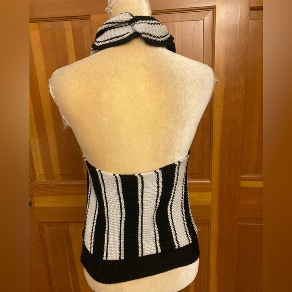 Nwt, Lavishly Paris Criss Cross Knit Sleeveless Top. - Picture 15 of 16